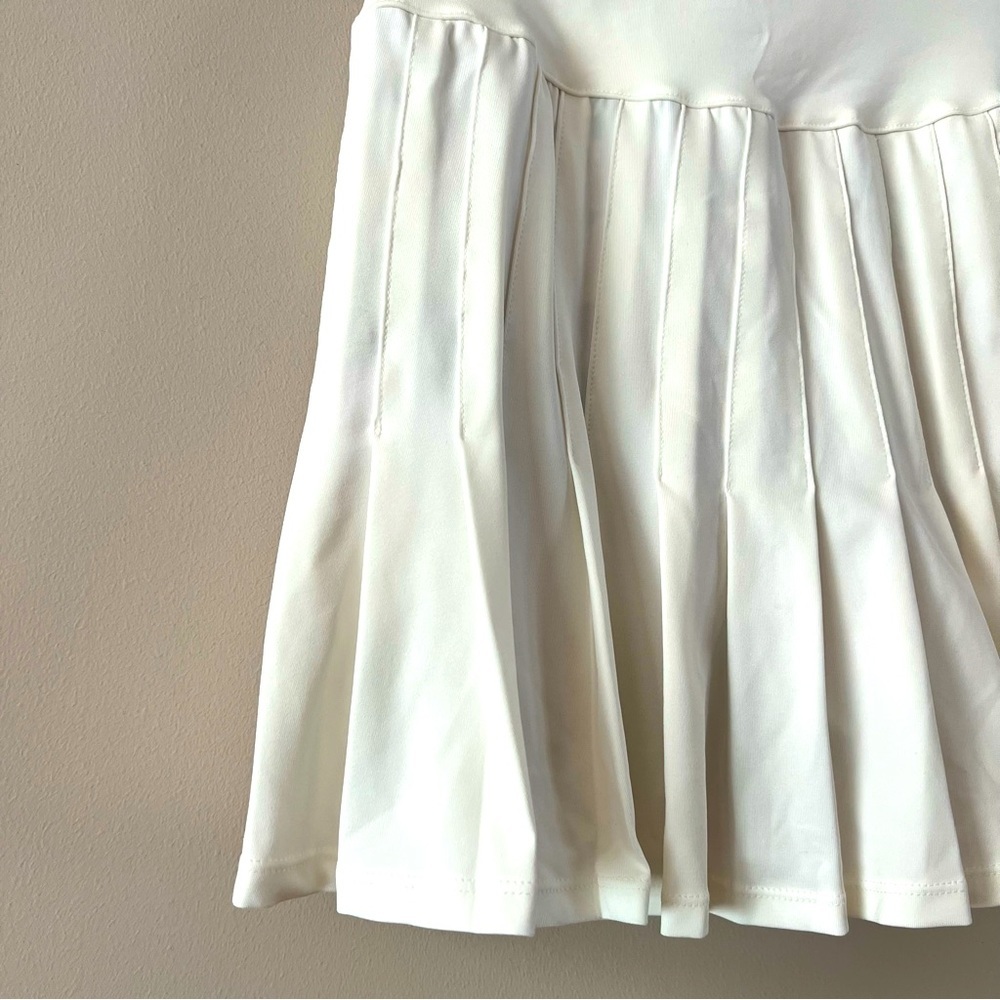 Tuckernuck Tnuck sport White and Fresh Buds 15 Inch pleated Tennis Skirt xs - Picture 4 of 9